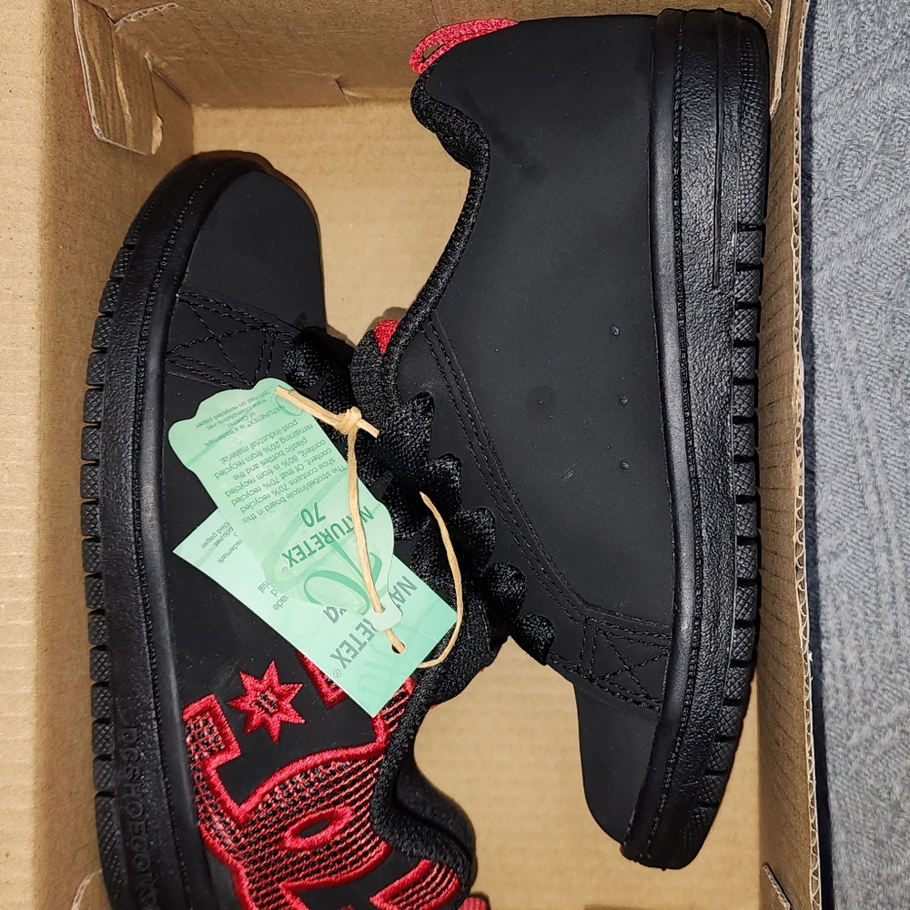 Dc boys skater shoes size 12